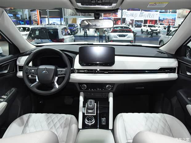 廣汽三菱 歐藍(lán)德 2023款 1.5T CVT四驅(qū)尊耀版 7座