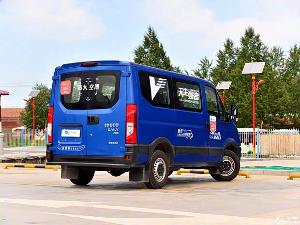 南京依维柯 依维柯Daily(欧胜) 2018款 3.0T短轴低顶多功能车F1C