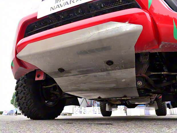 鄭州日產(chǎn) 納瓦拉 2017款 2.5L手動四驅(qū)旗艦版QR25