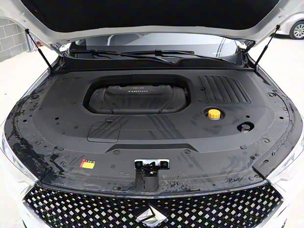 上汽通用五菱 新寶駿RC-6 2019款 1.5T 手動24小時在線豪華型