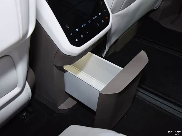 上汽大通 上汽大通MAXUS 大家7 2023款 高山六座版