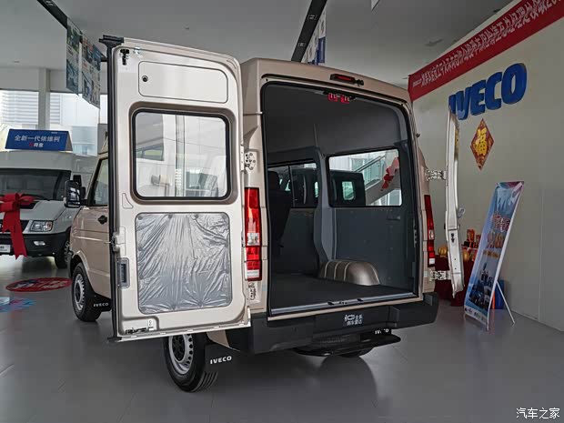 南京依维柯 依维柯得意 2023款 多功能客车