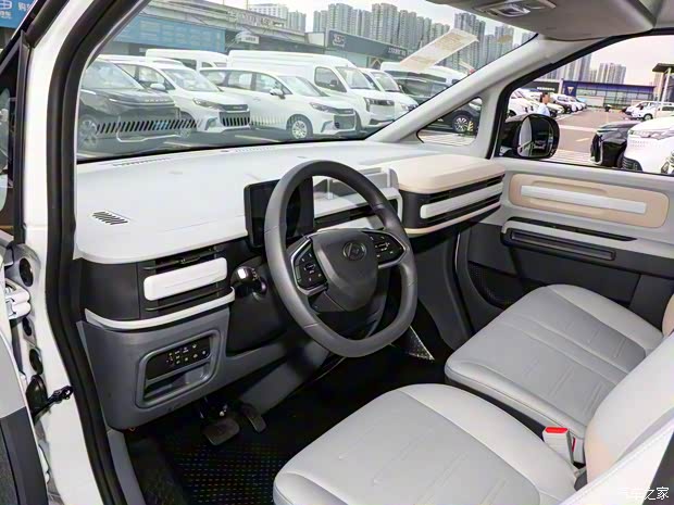 上汽大通 上汽大通MAXUS 大拿V1 2023款 V1+ 短轴低顶（42kWh）