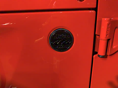 2022款 2.0T 高地四门版 2022款 2.0T 高地四门版