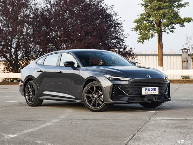 長(zhǎng)安汽車 長(zhǎng)安UNI-V 2022款 基本型