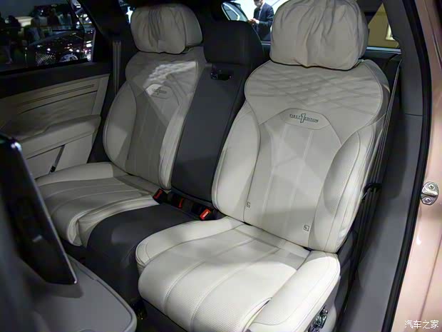 宾利 添越 2022款 4.0T V8 长轴距首发限量版 宾利 添越 2022款 4.0T V8 长轴距首发限量版