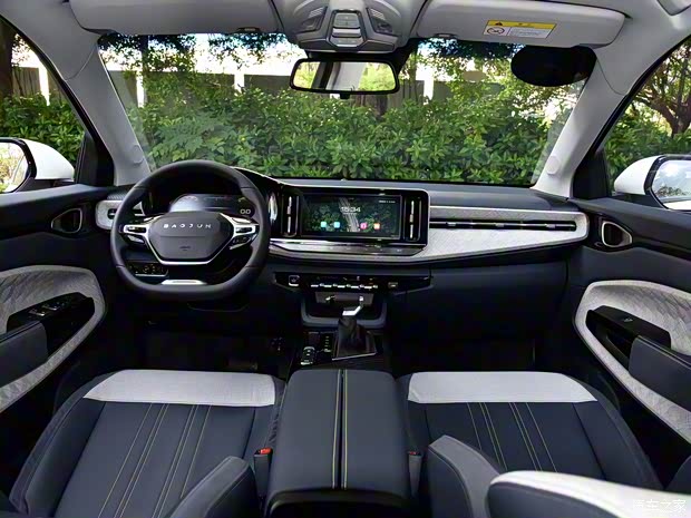 上汽通用五菱 新宝骏RM-5 2019款 1.5T CVT 24小时在线尊贵型 5座 上汽通用五菱 新宝骏RM-5 2019款 1.5T CVT 24小时在线尊贵型 5座