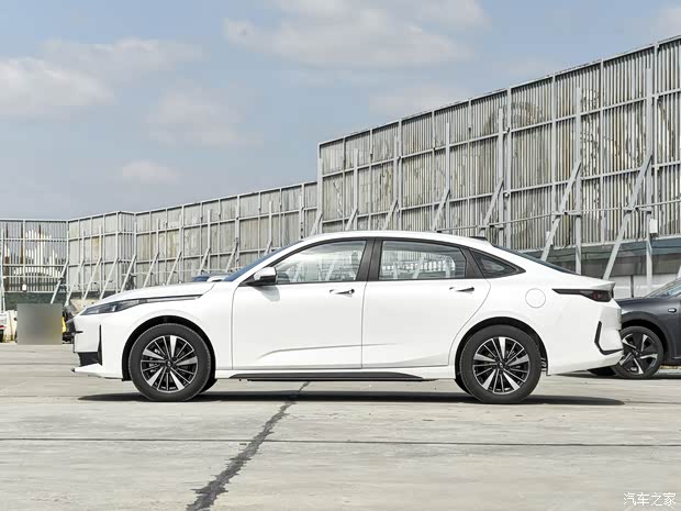 长安启源 长安启源A05 2023款 158kW 低配版 长安启源 长安启源A05 2023款 158kW 低配版