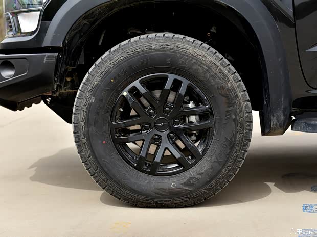 中興汽車 中興1949 2023款 2.3T商用版柴油自動兩驅(qū)超豪華型大雙