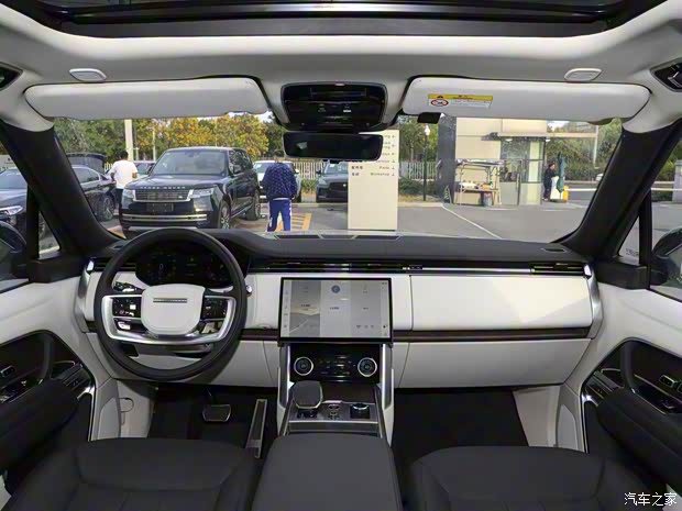 路虎(进口) 揽胜 2023款 3.0 L6 400PS 盛世七座加长版 路虎(进口) 揽胜 2023款 3.0 L6 400PS 盛世七座加长版