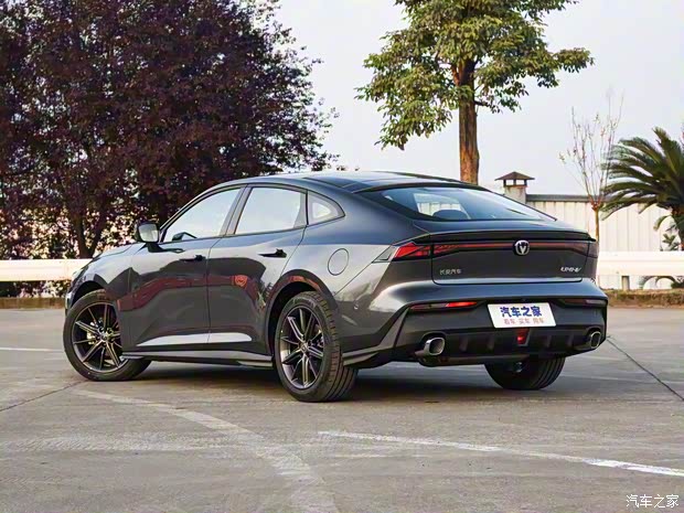 長(zhǎng)安汽車 長(zhǎng)安UNI-V 2022款 基本型