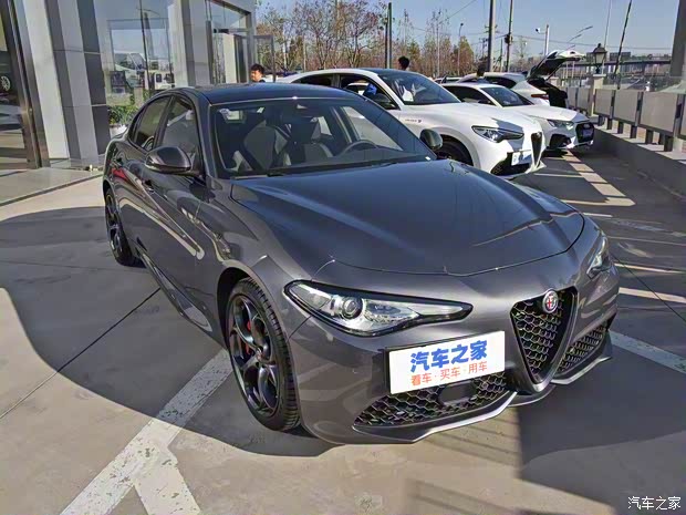 阿尔法·罗密欧 Giulia 2021款 2.0T 280HP Veloce Ti 竞速版