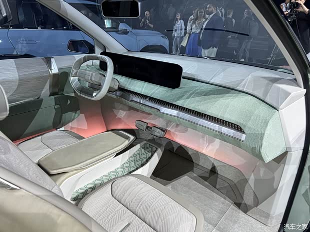 起亚(进口) 起亚EV3 2024款 基本型 起亚(进口) 起亚EV3 2024款 基本型