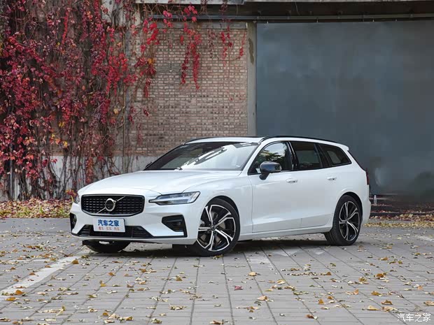 沃尔沃(进口) 沃尔沃V60 2023款 B5 智雅运动版 沃尔沃(进口) 沃尔沃V60 2023款 B5 智雅运动版