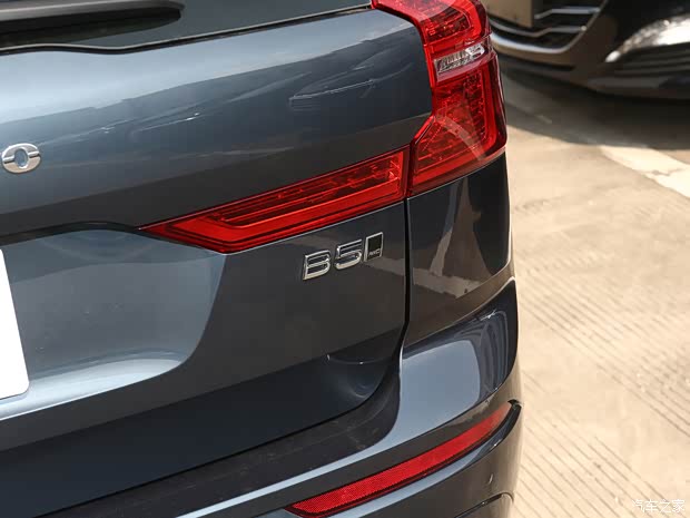 沃尔沃亚太 沃尔沃XC60 2023款 B5 四驱智逸豪华版