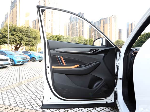 长安汽车 长安欧尚X5 2022款 1.5T DCT飓风音速版