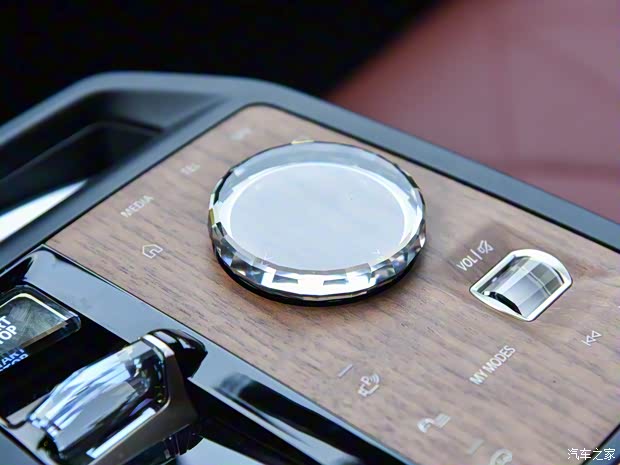 宝马(进口) 宝马iX 2021款 xDrive50 运动版 宝马(进口) 宝马iX 2021款 xDrive50 运动版