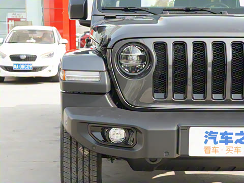 2022款 2.0T 高地四门版 2022款 2.0T 高地四门版