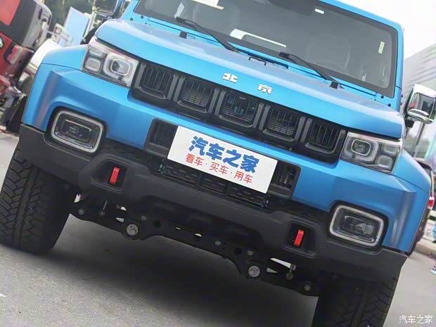 北京越野 北京BJ40 2023款 2.0D 自動四驅(qū)刀鋒英雄版?zhèn)b客型