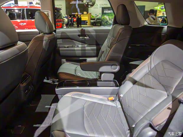 日产(进口) Pathfinder 2021款 3.5L Platinum 4WD 美国版