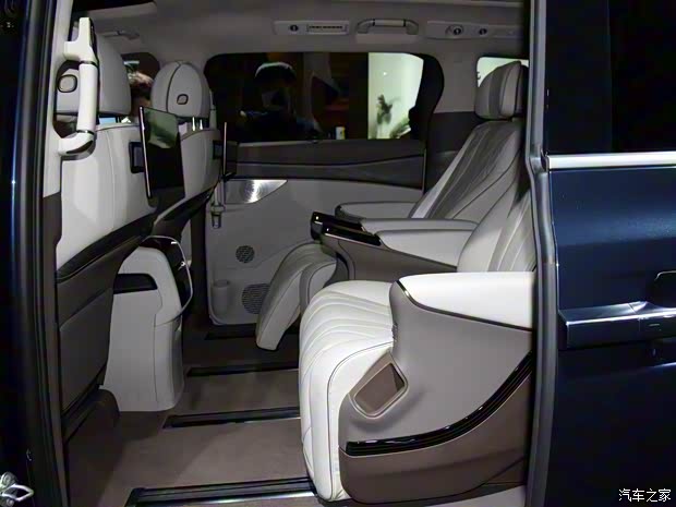 腾势汽车 腾势D9 2022款 DM-i 970 四驱旗舰型 腾势汽车 腾势D9 2022款 DM-i 970 四驱旗舰型