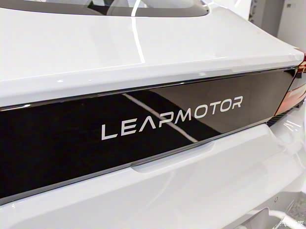 零跑汽车 零跑S01 2019款 380 标准版 零跑汽车 零跑S01 2019款 380 标准版