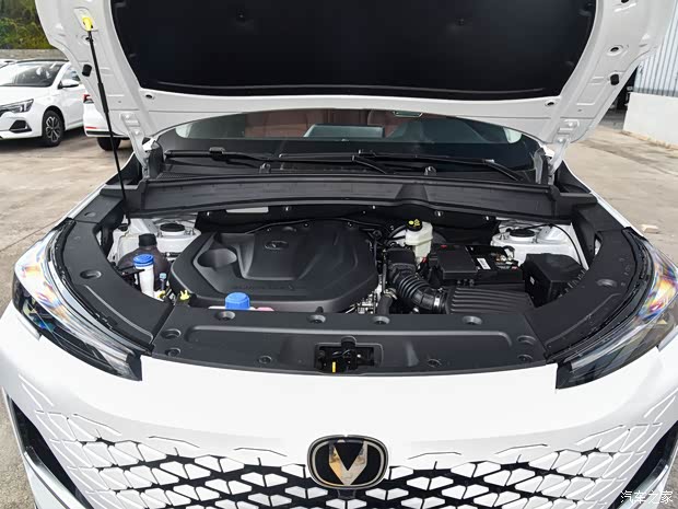 长安汽车 长安CS55PLUS 2023款 第三代 1.5T 基本型 长安汽车 长安CS55PLUS 2023款 第三代 1.5T 基本型