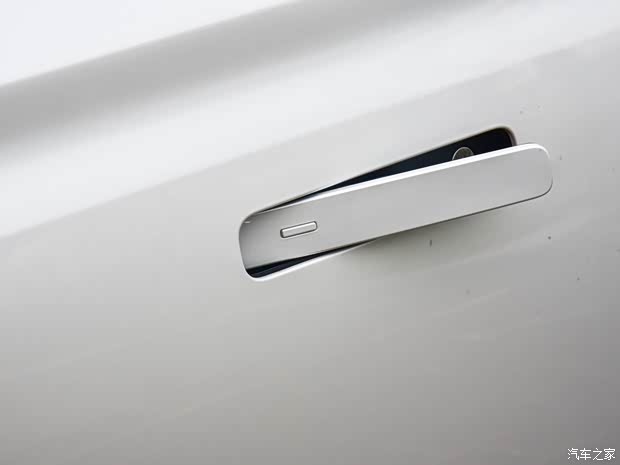 上汽集团 荣威RX5 eMAX 2022款 PHEV无畏尊荣版