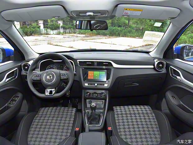 上汽集團(tuán) 名爵ZS 2018款 1.5L 手動(dòng)65寸巨幕天窗版