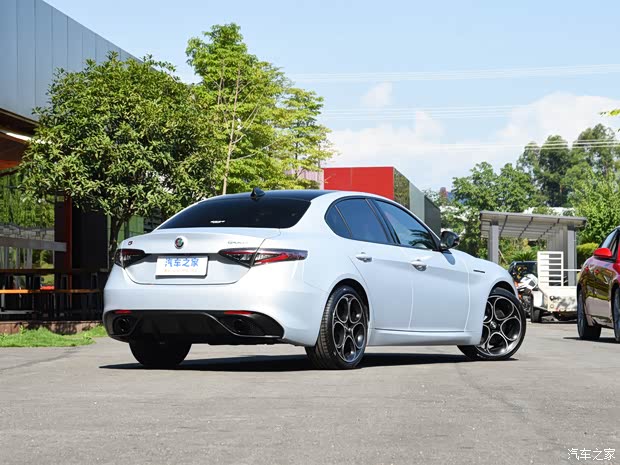 阿尔法·罗密欧 Giulia朱丽叶 2023款 2.0T 280HP 竞赛版