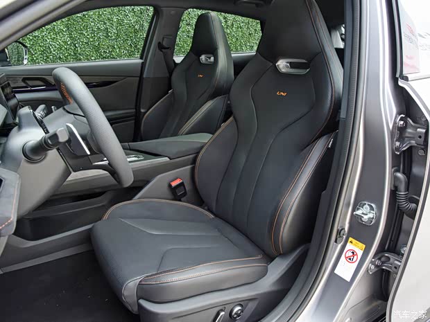 長(zhǎng)安汽車 長(zhǎng)安UNI-V 2022款 2.0T 運(yùn)動(dòng)版