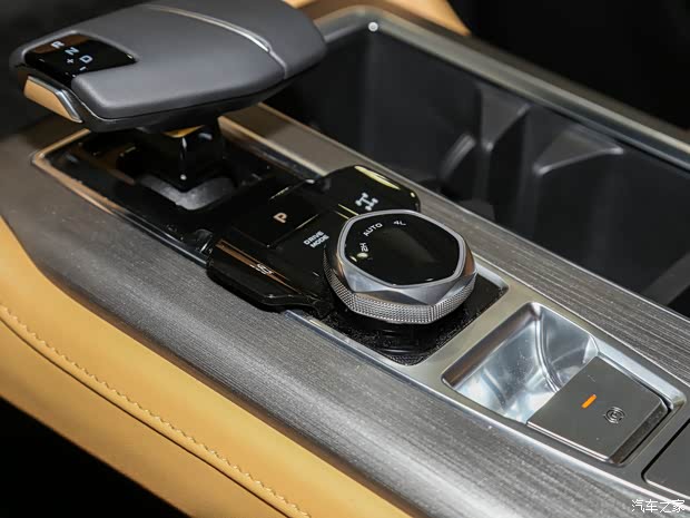 長(zhǎng)安汽車 長(zhǎng)安覽拓者 2023款 2.0T自動(dòng)四驅(qū)汽油旗艦型標(biāo)箱