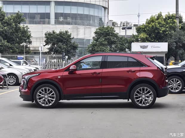 上汽通用凱迪拉克 凱迪拉克XT4 2022款 28T 四驅(qū)鉑金運動版