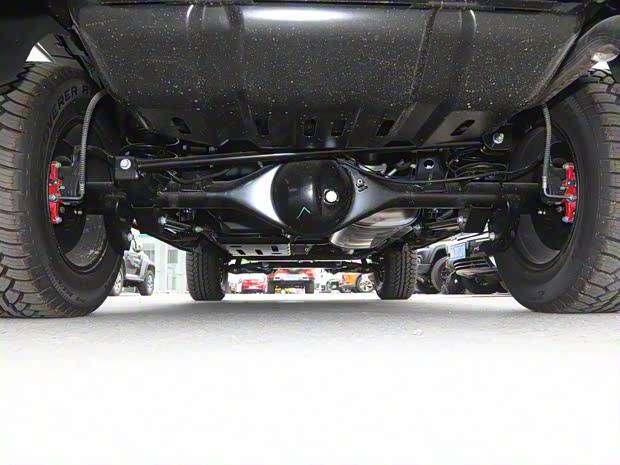 北京越野 北京BJ40 2023款 2.0D 自動四驅(qū)刀鋒英雄版?zhèn)b客型