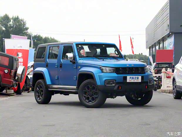 北京越野 北京BJ40 2023款 2.0D 自動四驅(qū)刀鋒英雄版?zhèn)b客型