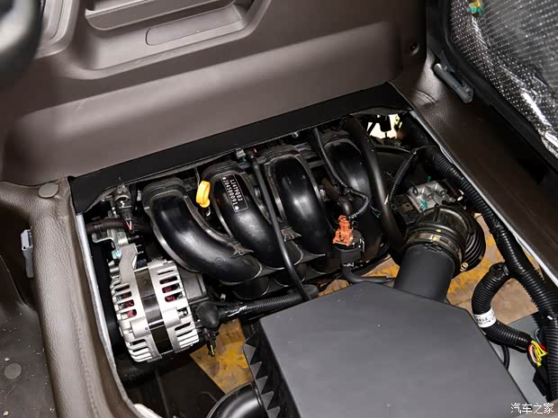 上汽通用五菱 五菱荣光新卡 2018款 1.8L双排LJ479QE2