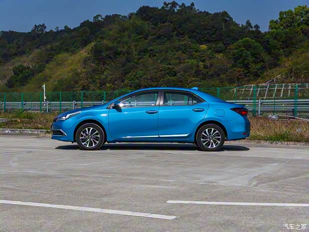 一汽丰田 卡罗拉双擎E+ 2019款 1.8L 旗舰版