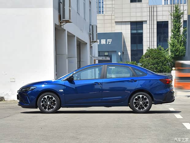 上汽通用雪佛兰 科鲁泽 2023款 1.3T 基本型 上汽通用雪佛兰 科鲁泽 2023款 1.3T 基本型