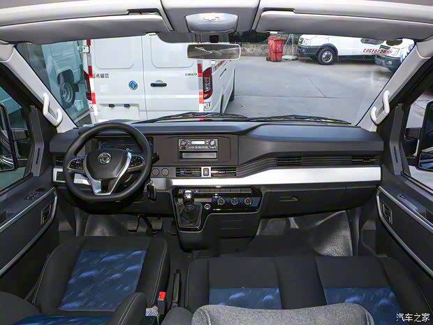 東風(fēng)汽車 御風(fēng) 2023款 V9+ 2.0T 手動前驅(qū)多功能中軸中頂7座