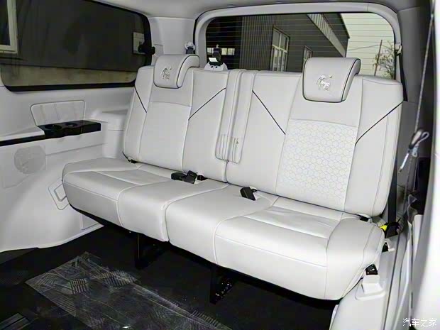 東風風行 風行M7 2022款 領(lǐng)爵款 2.0T 自動侯爵版