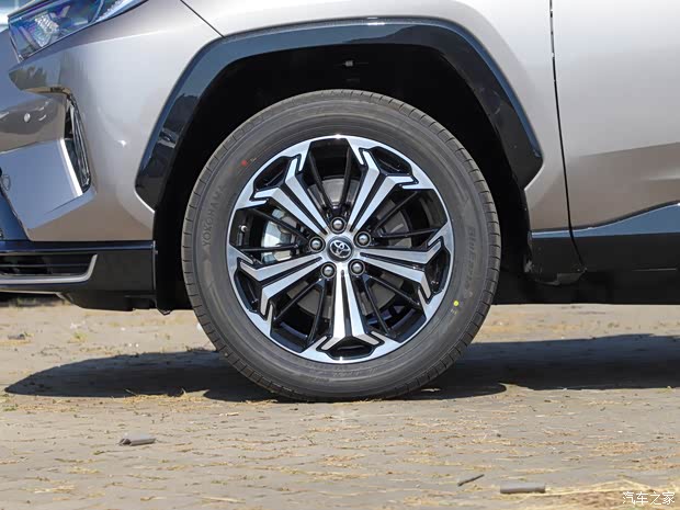 一汽丰田 RAV4荣放双擎E+ 2021款 2.5L 四驱旗舰Pro 一汽丰田 RAV4荣放双擎E+ 2021款 2.5L 四驱旗舰Pro