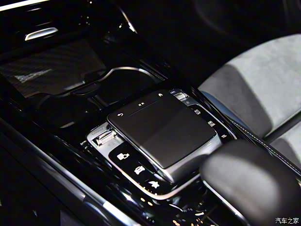 梅赛德斯-AMG 奔驰A级AMG 2019款 AMG A 35 4MATIC 梅赛德斯-AMG 奔驰A级AMG 2019款 AMG A 35 4MATIC