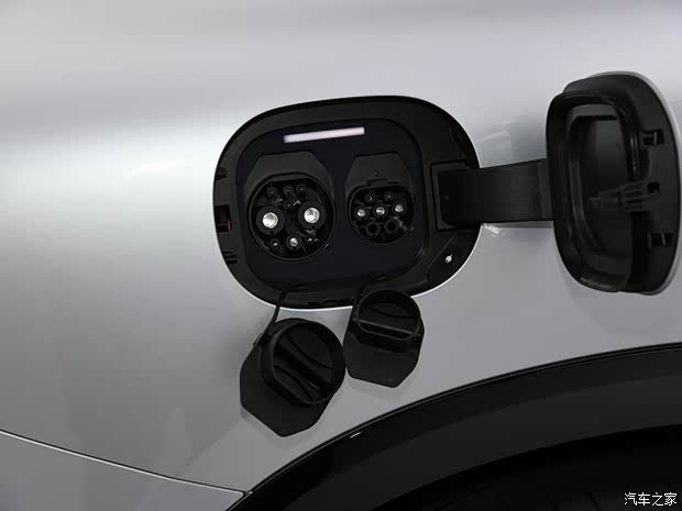 梅賽德斯-邁巴赫 邁巴赫EQS SUV 2023款 680 歐洲版