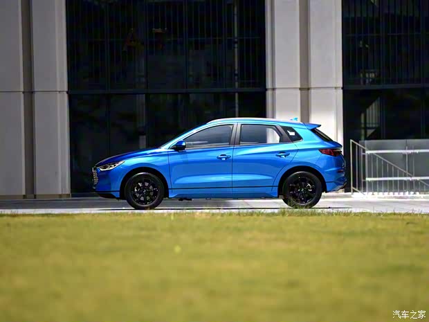 比亚迪 比亚迪e2 2021款 升级版 高续航版 尊贵型 比亚迪 比亚迪e2 2021款 升级版 高续航版 尊贵型