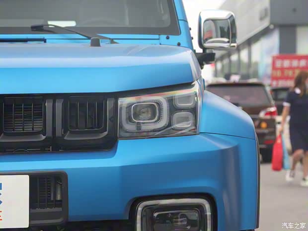 北京越野 北京BJ40 2023款 2.0D 自動四驅(qū)刀鋒英雄版?zhèn)b客型