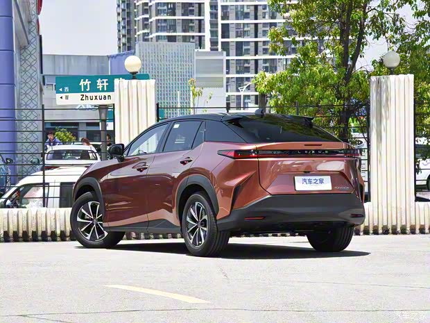 雷克薩斯 雷克薩斯RZ 2023款 450e 四驅(qū)縱享版 雷克薩斯 雷克薩斯RZ 2023款 450e 四驅(qū)縱享版