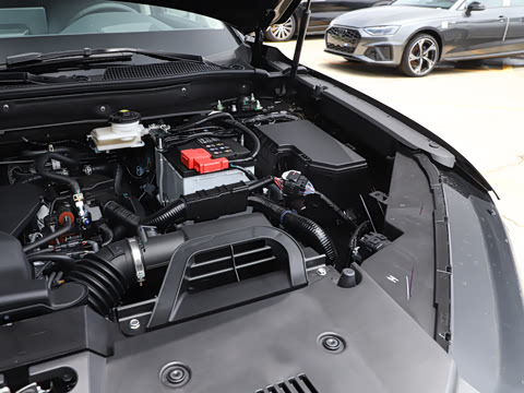 2024款 240TURBO 四驱尊耀版 5座 2024款 240TURBO 四驱尊耀版 5座