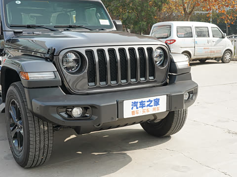 2022款 2.0T 高地四门版 2022款 2.0T 高地四门版