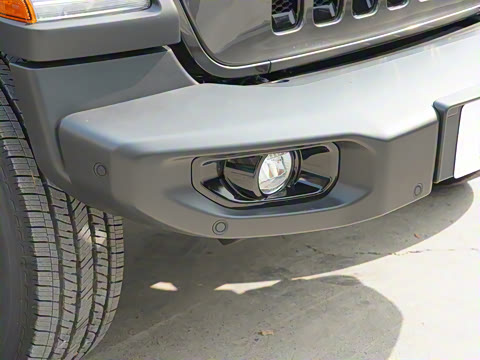 2022款 2.0T 高地四门版 2022款 2.0T 高地四门版