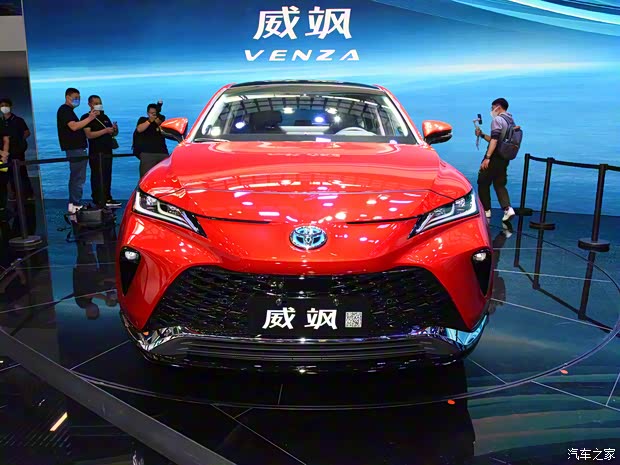 廣汽豐田 威颯 2022款 雙擎 2.5L CVT四驅(qū)尊貴版